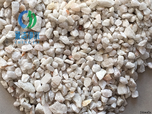石英砂滤料通常与无烟煤滤料，鹅卵石滤料组成三层过滤